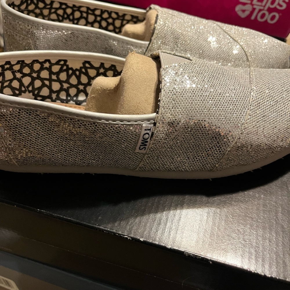 Toms